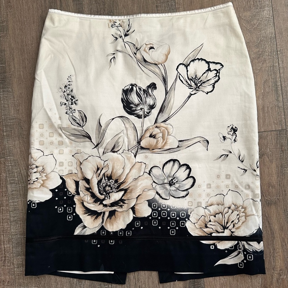 White House Black Market Floral Pencil Skirt